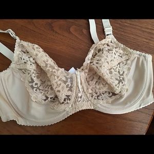 Wacoal underwire bra. Sand color. 36D